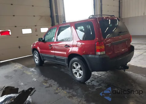2005 Ford Escape Xlt from USA, damaged, VIN 1FMYU93145KE31853